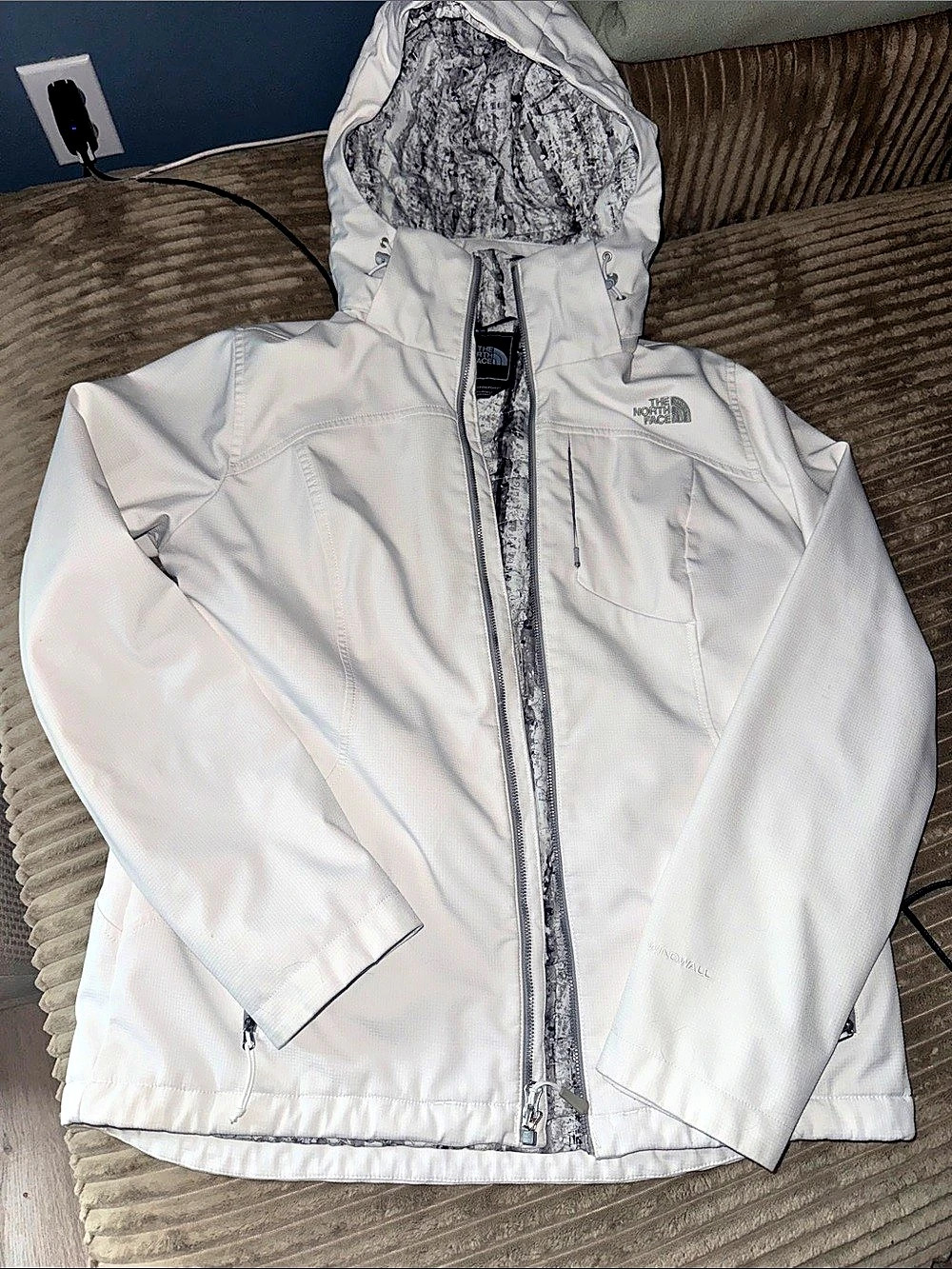 The North Face Women's Inlux Insulated Jacket Inlux Insulated White Hooded
